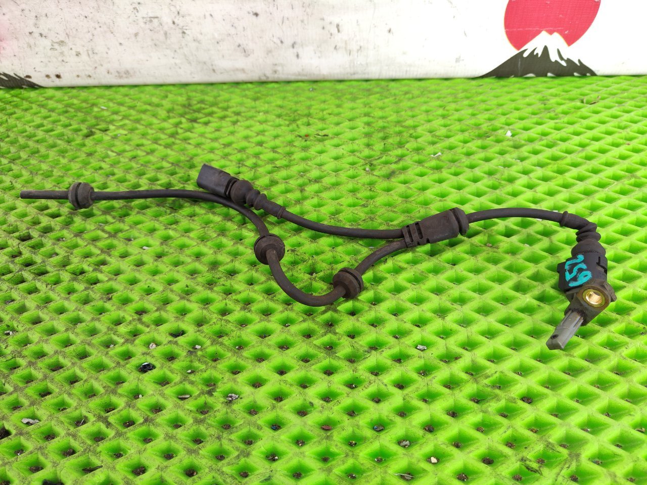 Запчасть датчик abs задний правый Volkswagen Touareg 2009 7LZ9D BHK 7L0927808B контрактная Датчик ABS задний правый Volkswagen Touareg 2009 7LZ9D BHK 7L0927808B контрактная