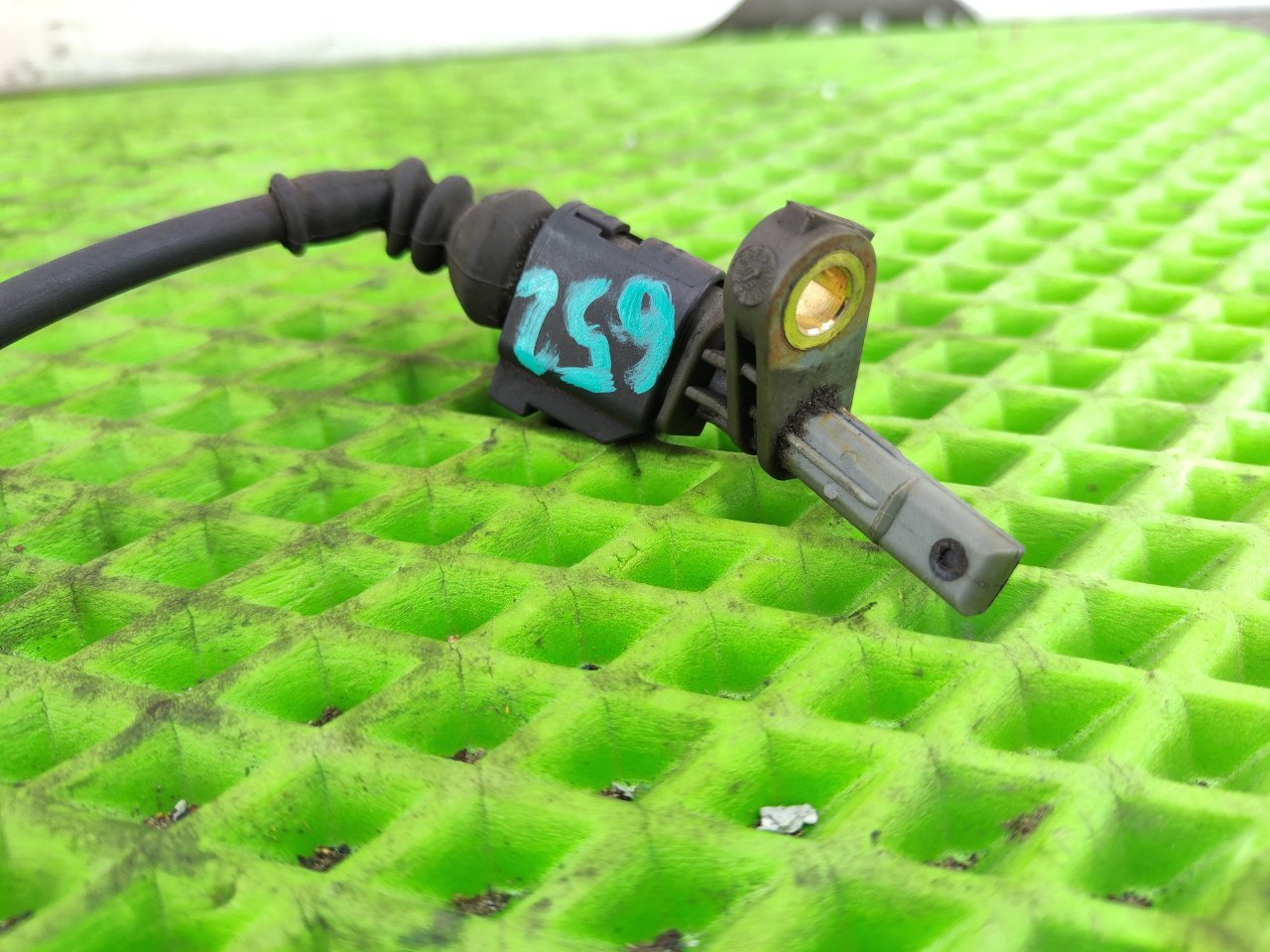 Датчик ABS задний правый Touareg 2009 7LZ9D BHK Датчик ABS задний правый Touareg 2009 7LZ9D BHK