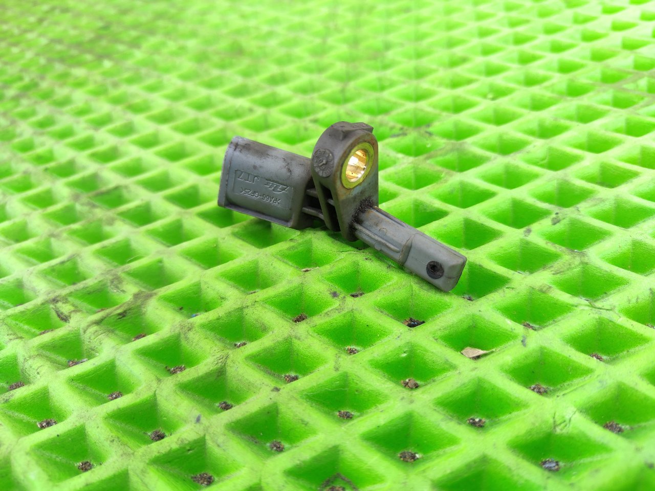 Датчик ABS задний правый Volkswagen Touareg 7LZ9D BHK Датчик ABS задний правый Volkswagen Touareg 7LZ9D BHK