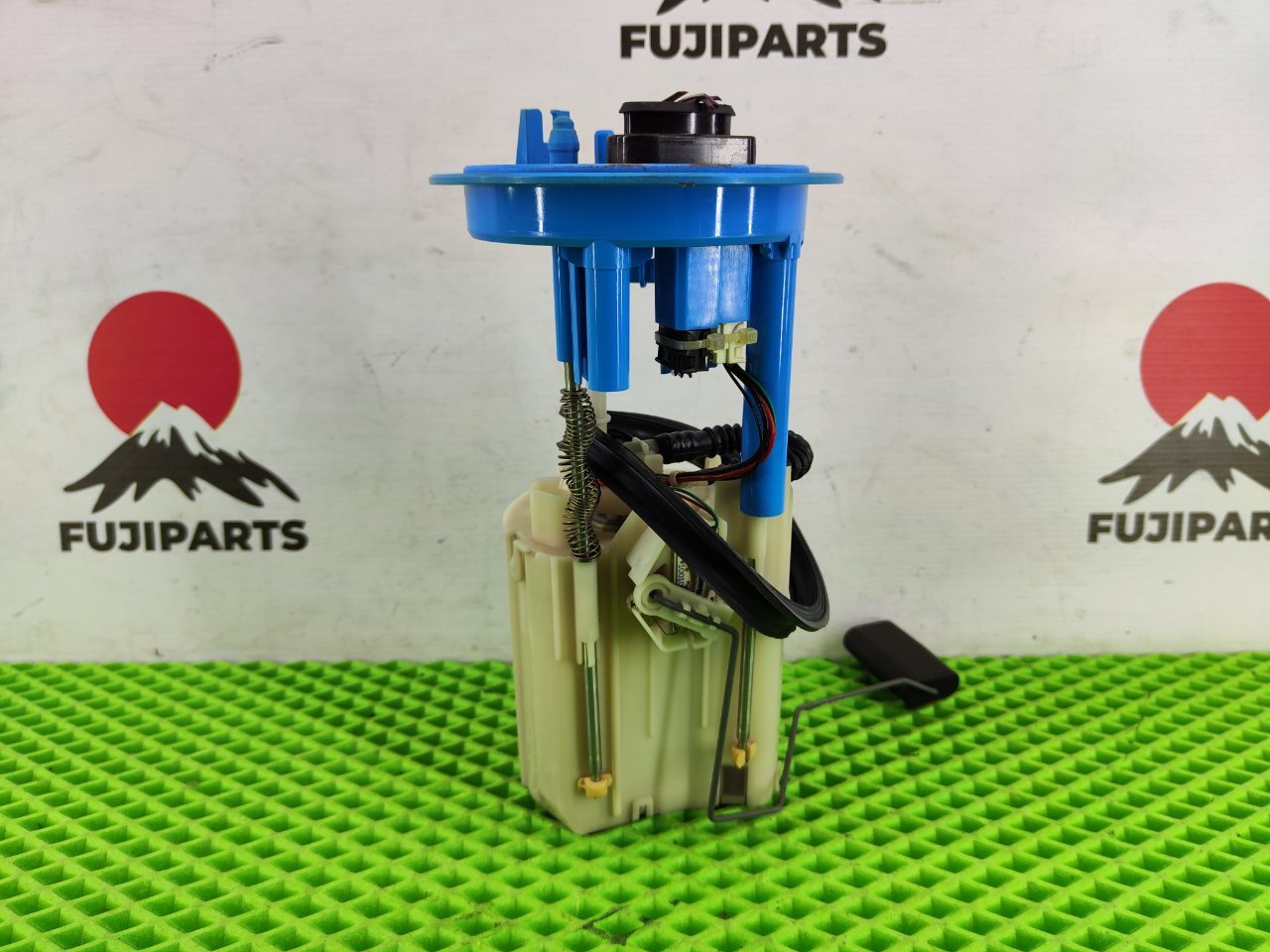 Топливный насос Volkswagen Tiguan 2008 5NC CAW 5N0919087E контрактная