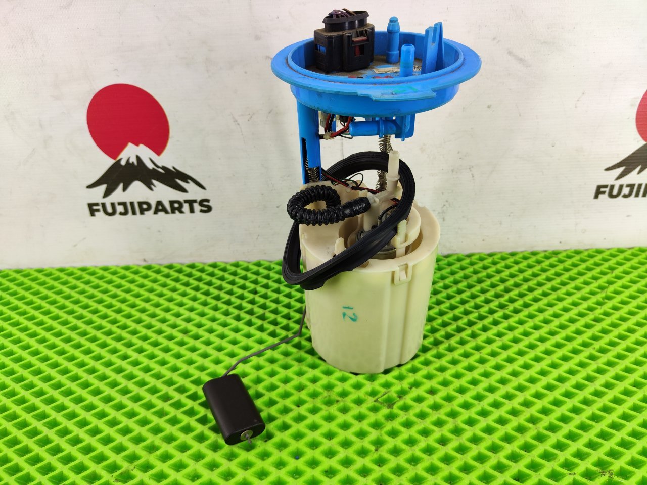 Топливный насос Tiguan 2008 5NC CAW