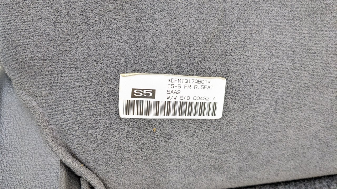 Сиденье переднее Fit 2002 GD1 L13A