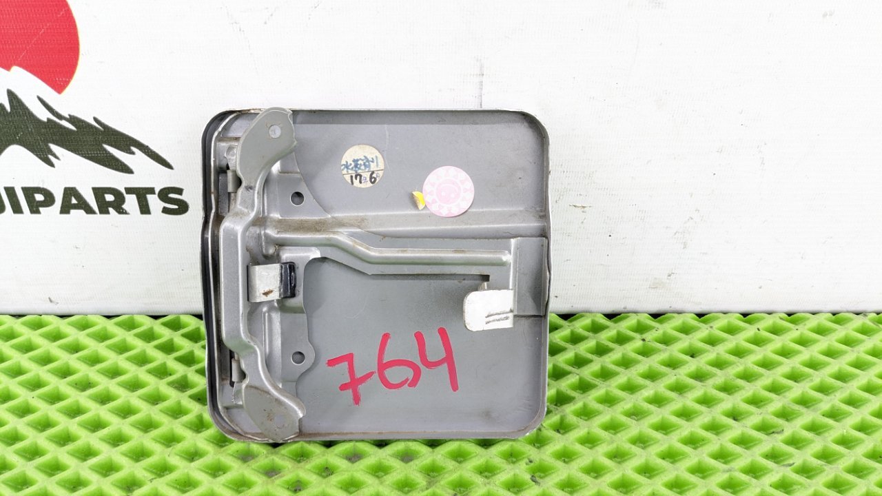 Лючок топливного бака Daihatsu Terios J100G HC-EJ Лючок топливного бака Daihatsu Terios J100G HC-EJ