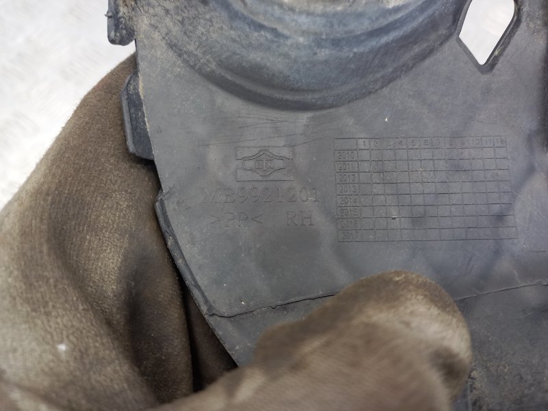 Рамка противотуманной фары правой Lancer 10 2008 CY 1.5 4A91 109 л.с