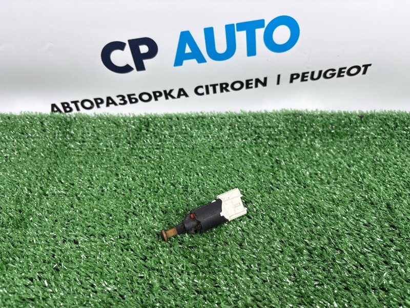 Датчик включения стопсигнала Citroen C4 2005 NFU TU5 9643478880 Б/У