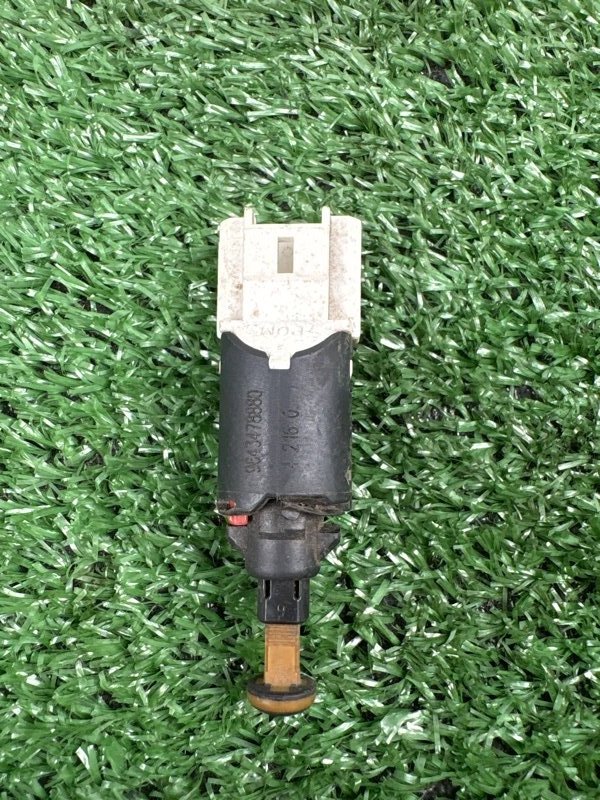 Датчик включения стопсигнала C4 2005 NFU TU5