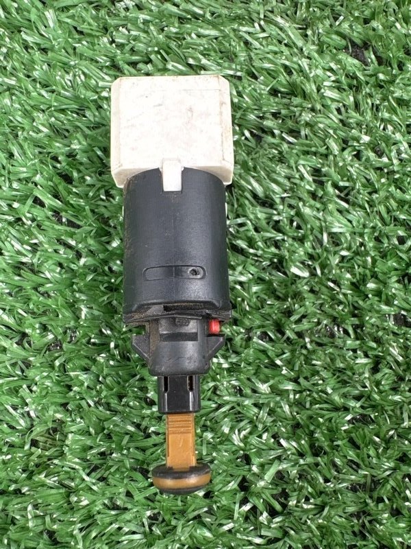 Датчик включения стопсигнала Citroen C4 NFU TU5