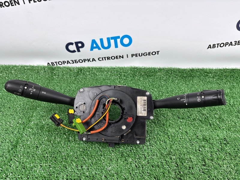 Блок подрулевых переключателей (стрекоза) Peugeot 1007 2007 96576794XT Б/У