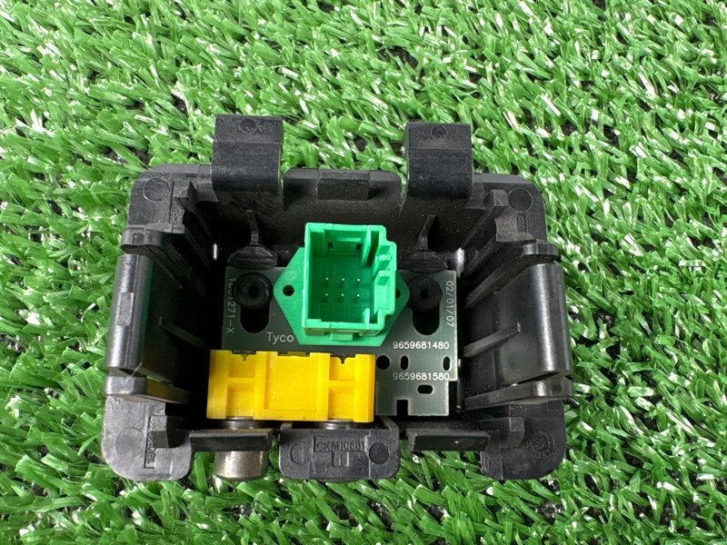 Разъем AUX 308 2012 1