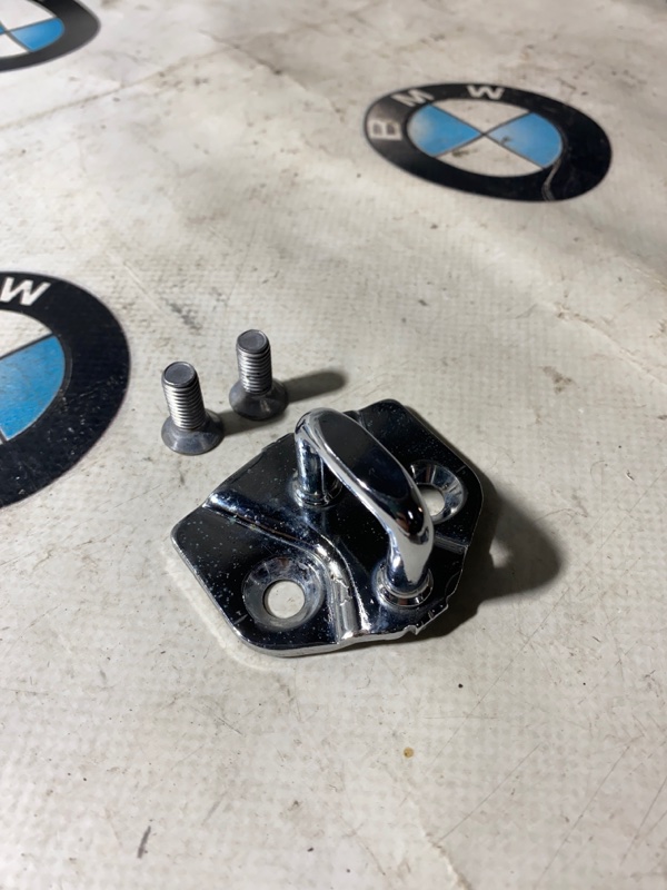 Петля замка двери BMW 750i E65 N62B48