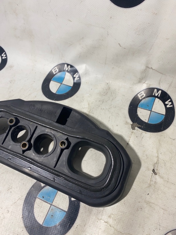 Уплотнитель кузова BMW 750i E65 N62B48