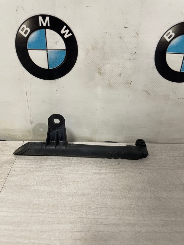 Дренажная трубка левая BMW X5 3.0si 2008 E70 N52B30AF 64116917887 контрактная
