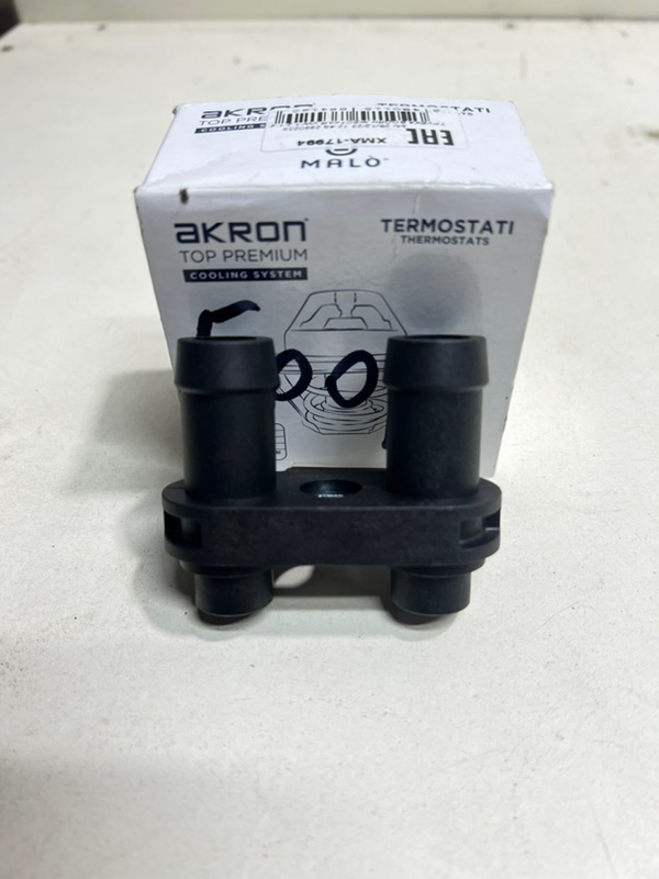 Патрубок радиатора печки передний Volkswagen Polo 2009- 5 6Q0121065N новая