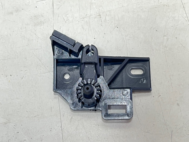 Кронштейн ручки капота передний Volkswagen Polo 2009- 5 6RD823633 новая