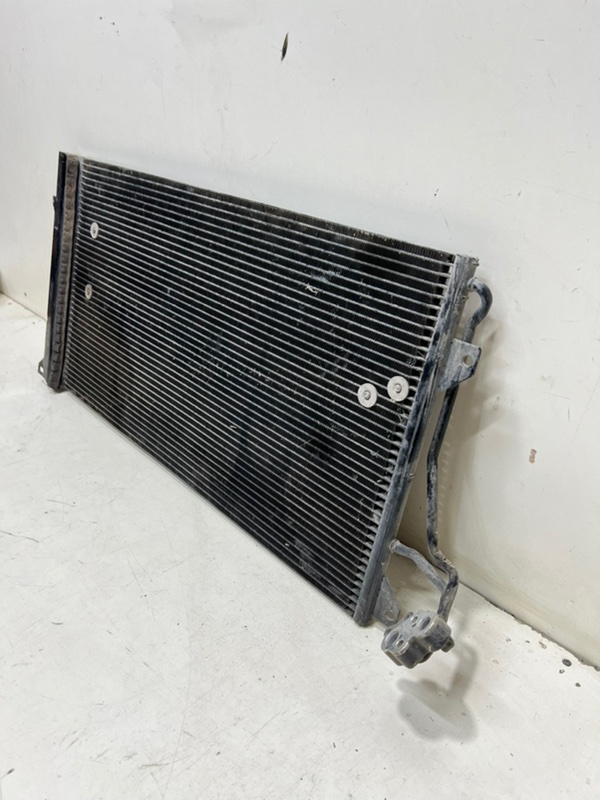 Радиатор кондиционера передний Volkswagen Touareg 1