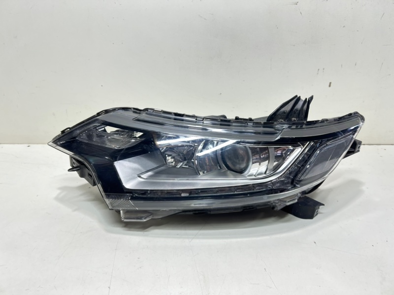 Запчасть фара передняя левая Mitsubishi Outlander 2014-2022 3 8301D339 Б/У Фара передняя левая Mitsubishi Outlander 2014-2022 3 8301D339 Б/У