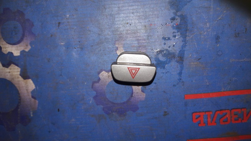 Кнопки в салон Ford Focus CB4 1.6L DURATEC 16V PFI 2011