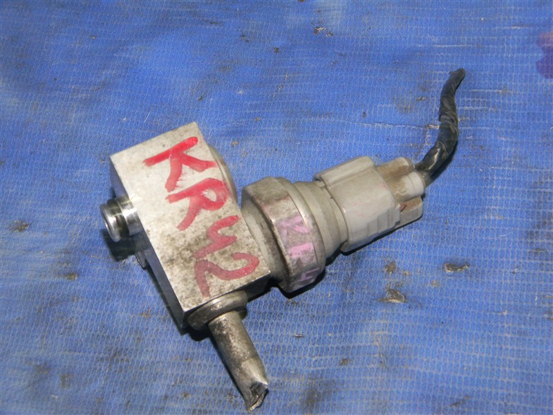 Датчик давления в системе кондиционирования Toyota Townace Noah KR42V 7K-E 2001
