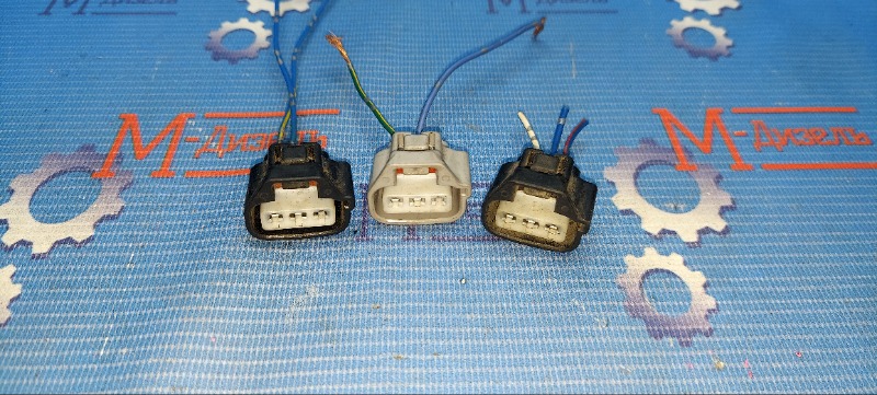 Разъем моторчика омывателя TOYOTA IPSUM SXM10 3S-FE Разъем моторчика омывателя TOYOTA IPSUM SXM10 3S-FE