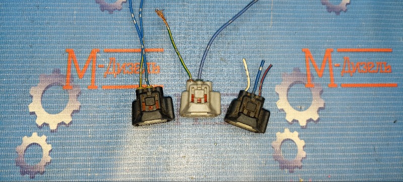 Разъем моторчика омывателя IPSUM 1997 SXM10 3S-FE Разъем моторчика омывателя IPSUM 1997 SXM10 3S-FE