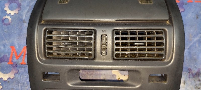 Рамка магнитофона TOYOTA IPSUM SXM10 3S-FE