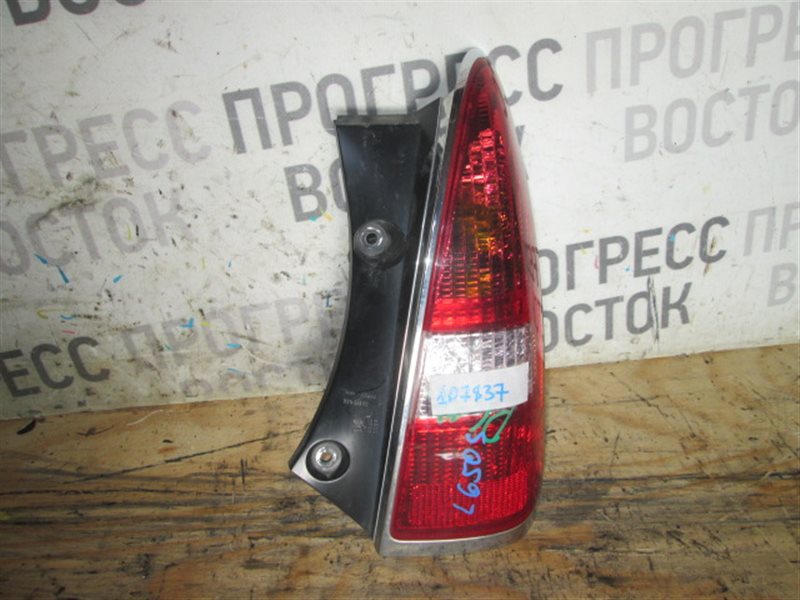 Стоп правый Daihatsu Mira Gino L650S 220-51772 контрактная