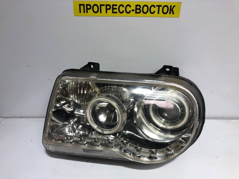 Фара левая 300C LX