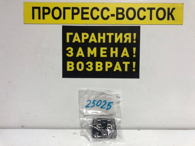 Замок бардачка Sprinter Carib AE115