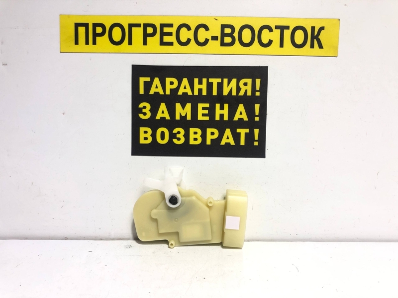 Активатор замка двери передний правый Lexus RX300 MCU15 69030-48020 новая