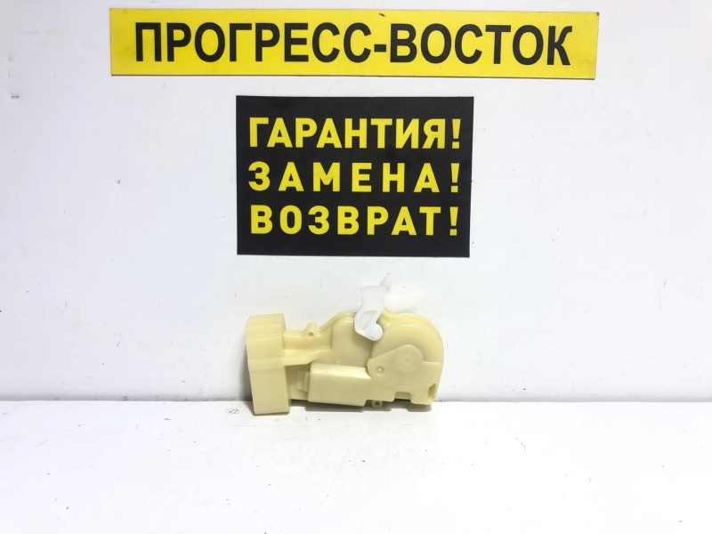 Активатор замка двери передний правый RX300 MCU15