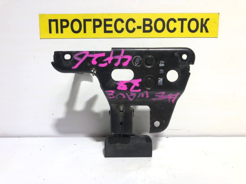 Крюк замка капота A6 4F2