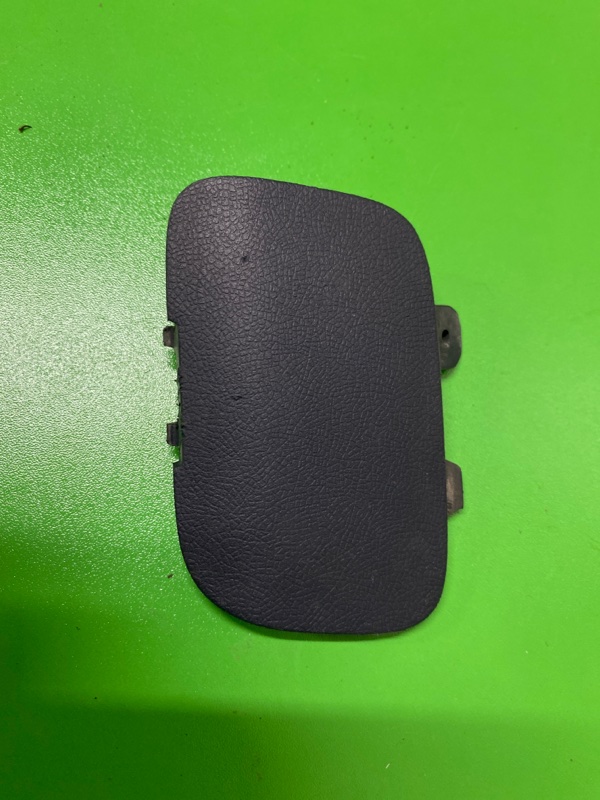 Заглушка буксировочного крюка передняя Volvo XC70 2000-2007 30655860 Б/У