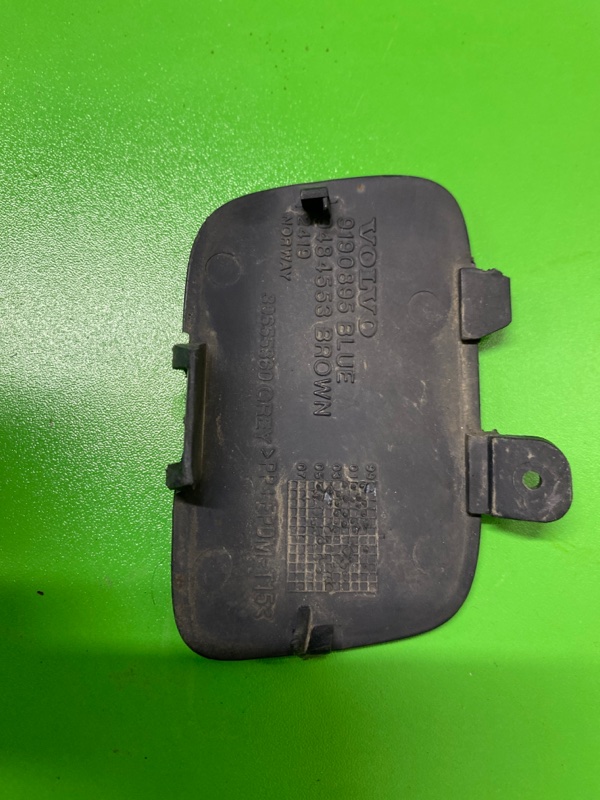 Заглушка буксировочного крюка передняя XC70 2000-2007