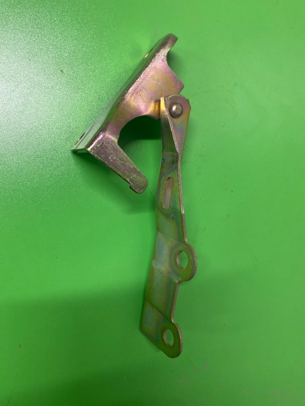 Запчасть петля капота левая Great Wall Hover H3 2005-2010 8402700K00 новая Петля капота левая Great Wall Hover H3 2005-2010 8402700K00 новая