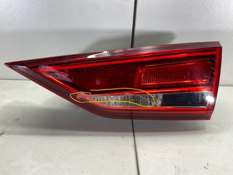 Фонарь внутренний правый Audi A3 2016-2020 8V 8V5945076 Б/У