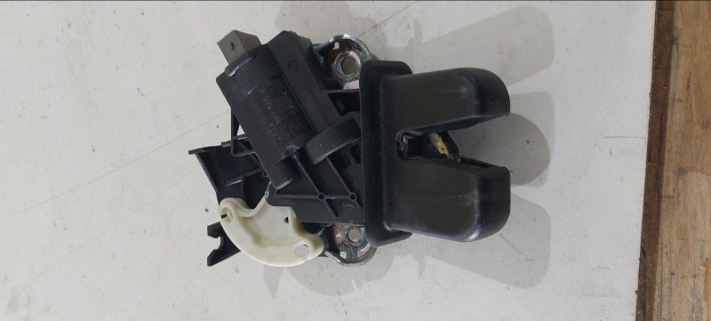 Замок багажника Volkswagen Passat 2010-2015 B7 4F5827505D Б/У