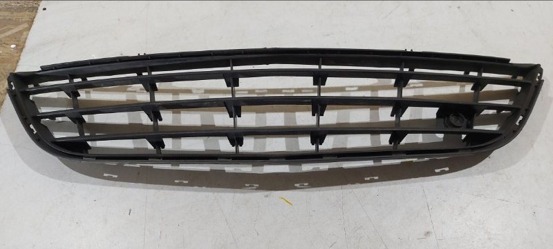 Решетка бампера передняя Opel Corsa D 13179942 Б/У