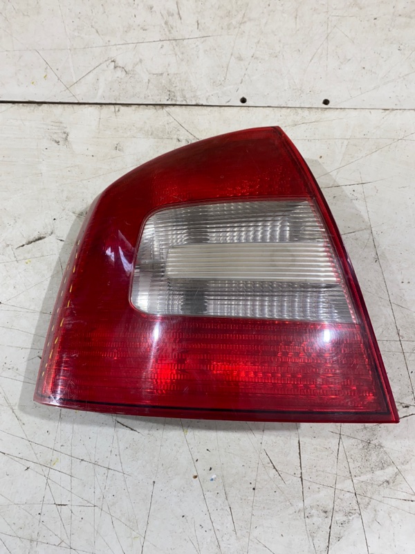 Фонарь задний левый Skoda Octavia A5 1Z5945095B Б/У