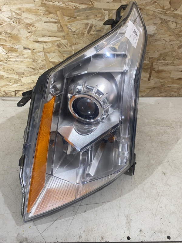 Фара галогеновая левая Cadillac SRX 2012 2 22853872 Б/У