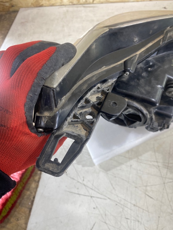 Фара галогеновая левая SRX 2012 2