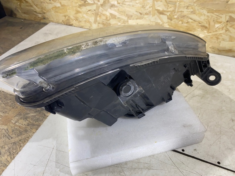 Фара галогеновая левая Audi A6 C6 Фара галогеновая левая Audi A6 C6