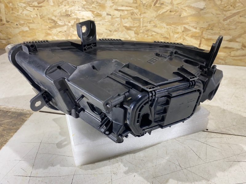 Фара галогеновая левая A6 2004-2008 C6 Фара галогеновая левая A6 2004-2008 C6