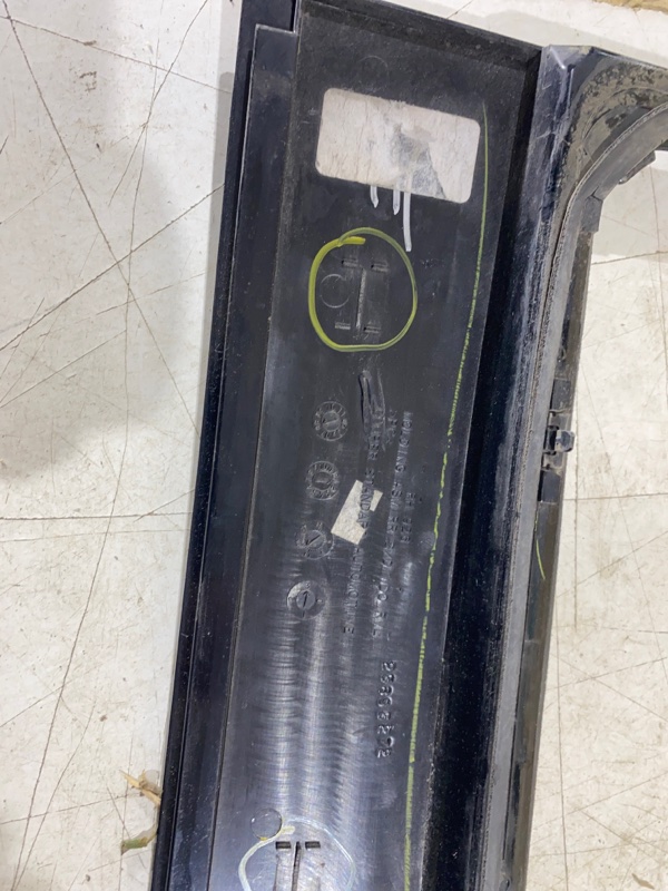 Рамка стекла двери задняя правая Escalade GMT900