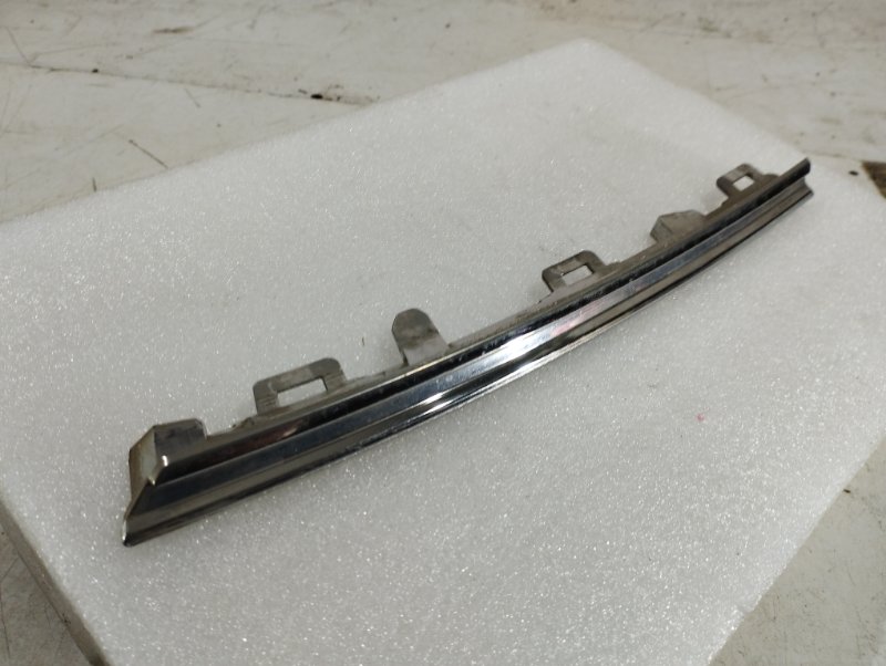 Молдинг решетки радиатора левый Arkana 2019-н.в Молдинг решетки радиатора левый Arkana 2019-н.в