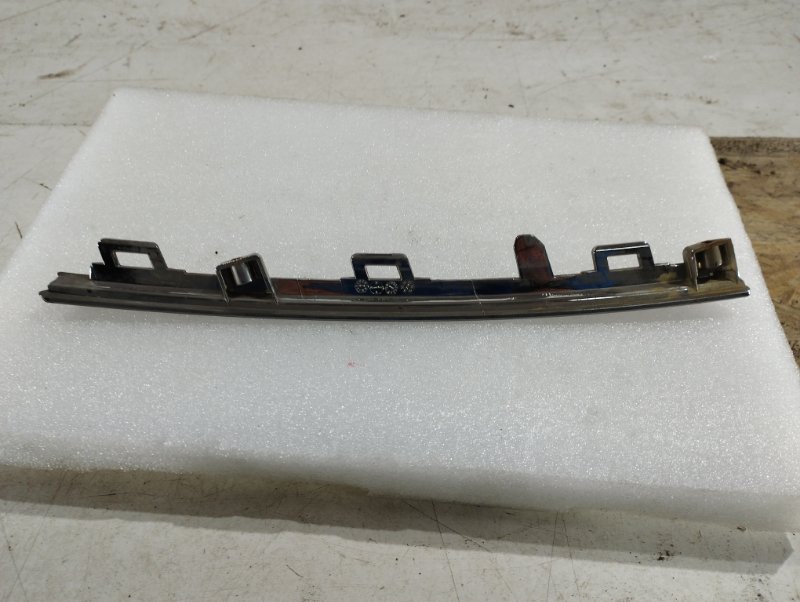 Молдинг решетки радиатора левый Arkana 2019-н.в Молдинг решетки радиатора левый Arkana 2019-н.в