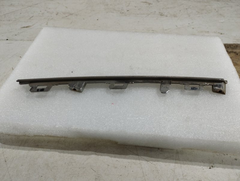 Молдинг решетки радиатора левый Arkana 2019-н.в Молдинг решетки радиатора левый Arkana 2019-н.в