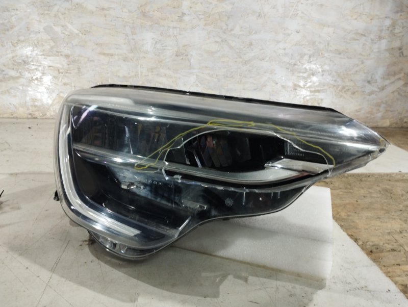 Фара светодиодная правая Renault Arkana 260105307R Б/У