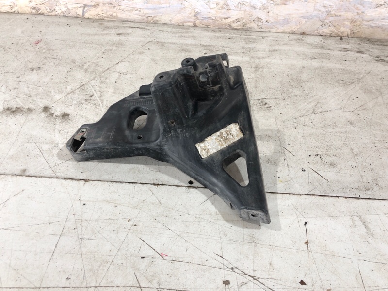 Кронштейн бампера передний левый Escalade 5