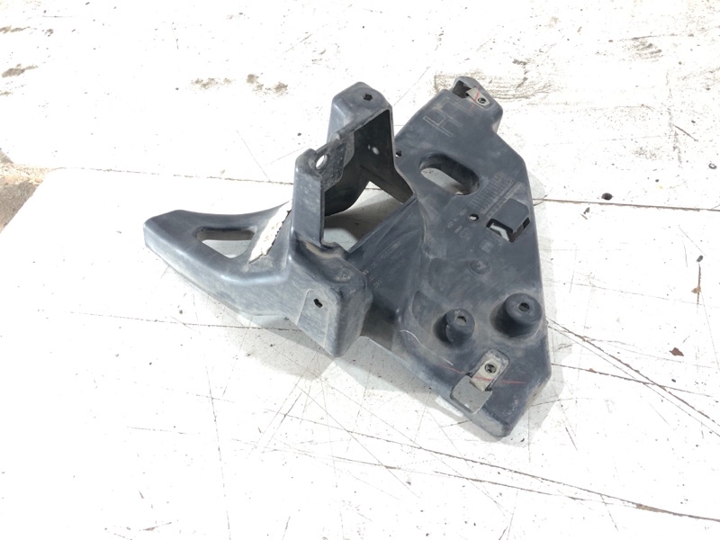 Кронштейн бампера передний левый Cadillac Escalade 5