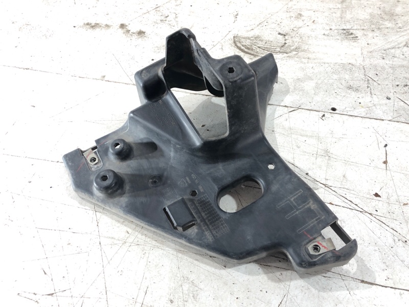 Кронштейн бампера передний левый Escalade 5